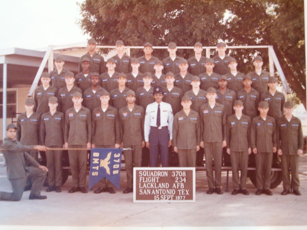 1977lackland_afb_squadron_3708_flight_20111126_1456134263.jpg